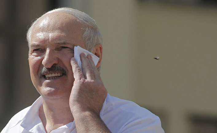 Президент Белоруссии Александр Лукашенко выступает на митинге