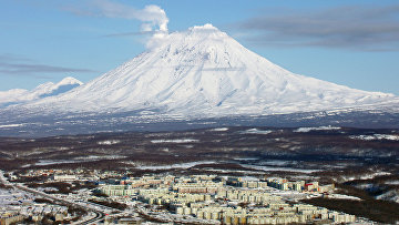 Вулкан Корякский и Петропавловск-Камчатский