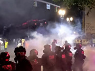 Протестующие в Сиэтле требуют, чтобы белые "сдали" свои дома Протестующие в Сиэтле требуют, чтобы белые "сдали" свои дома