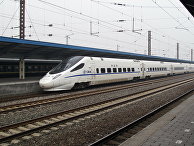 Скоростной поезд CRH5 на станции Циньхуандао Скоростной поезд CRH5 на станции Циньхуандао