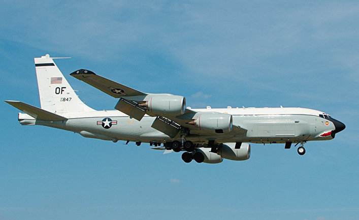 Самолет радиолокационной разведки RC-135U Самолет радиолокационной разведки RC-135U