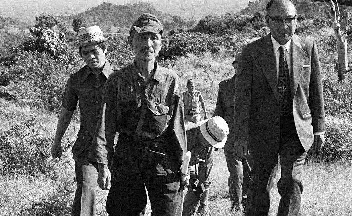 11 марта 1974 года. Японский лейтенант Хироо Онода покидает позиции на острове Лубанг 11 марта 1974 года. Японский лейтенант Хироо Онода покидает позиции на острове Лубанг