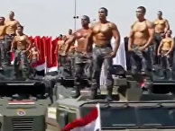 Экстравагантный полицейский парад в Египте Экстравагантный полицейский парад в Египте
