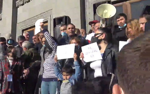Протестующие в Ереване требуют отставки Пашиняна Протестующие в Ереване требуют отставки Пашиняна