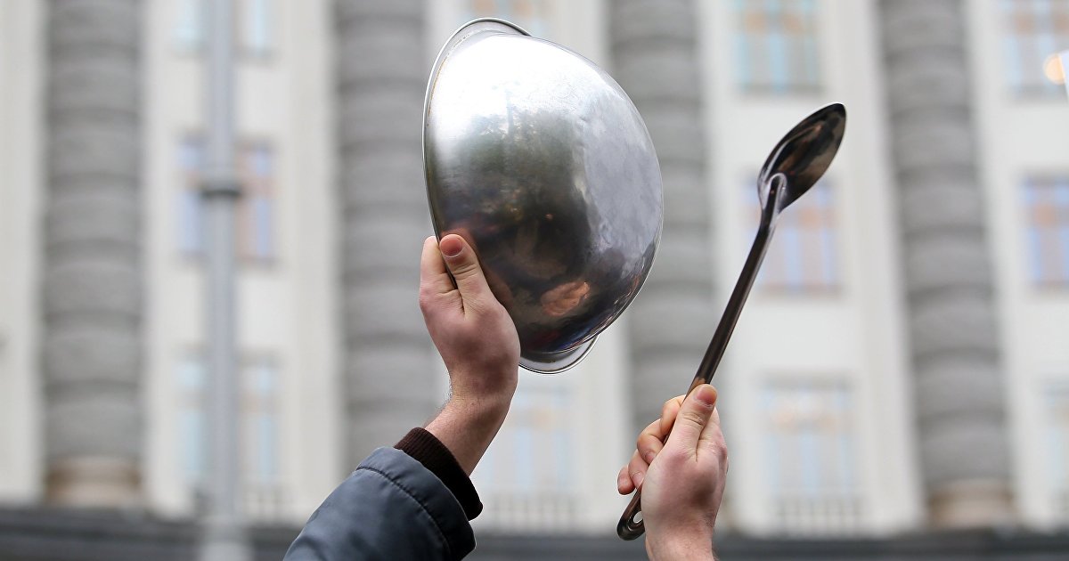 С вещами на выход: украинцев собираются выселять из домов за долги (Апостроф, Украина) (Апостроф)