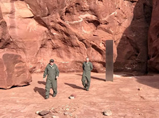 Таинственный монолит в пустыне Юты