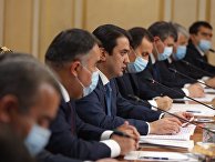 Рустам Эмомали в Москве говорит с группой российских официальных лиц Рустам Эмомали в Москве говорит с группой российских официальных лиц