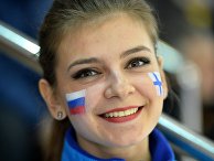 Болельщица в матче группового этапа чемпионата мира по хоккею Болельщица в матче группового этапа чемпионата мира по хоккею