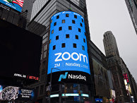 Логотип Nasdaq на табло в Нью-Йорке Логотип Nasdaq на табло в Нью-Йорке