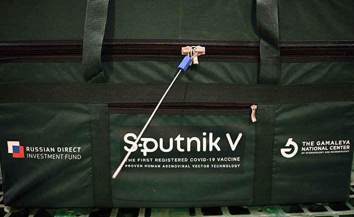 Контейнер с вакциной Sputnik V от COVID-19, разработанной Национальным центром эпидемиологии и микробиологии имени Н. Гамалеи, в международном аэропорту Шереметьево в Москве