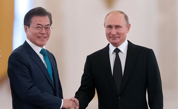 Президент РФ Владимир Путин и президент Республики Корея Мун Чжэ Ин. 22 июня 2018 Президент РФ Владимир Путин и президент Республики Корея Мун Чжэ Ин. 22 июня 2018