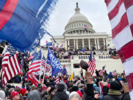 Участники акции протеста сторонников действующего президента США Дональда Трампа у здания конгресса в Вашингтоне Участники акции протеста сторонников действующего президента США Дональда Трампа у здания конгресса в Вашингтоне