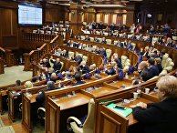 Депутаты на заседании парламента Молдавии в Кишиневе Депутаты на заседании парламента Молдавии в Кишиневе