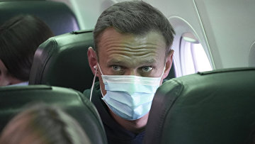 Алексей Навальный в самолете перед вылетом в Москву