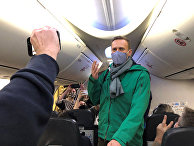 Алексей Навальный в самолете перед вылетом в Москву Алексей Навальный в самолете перед вылетом в Москву