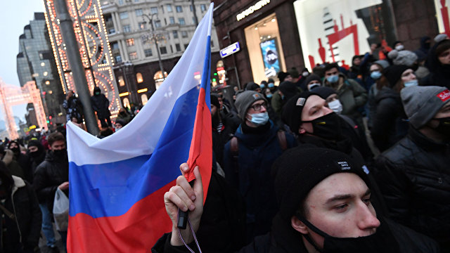 Во многих городах России прошли незаконные демонстрации, и МИД России предупредил американскую сторону: не вмешивайтесь во внутренние дела нашей страны (Гуаньча, Китай)