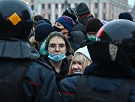 Участники несанкционированной акции сторонников Алексея Навального на Пушкинской площади в Москве Участники несанкционированной акции сторонников Алексея Навального на Пушкинской площади в Москве