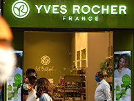Витрина магазина Yves Rocher Витрина магазина Yves Rocher