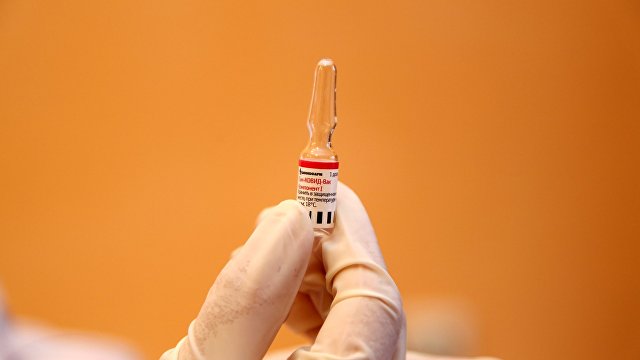 ЕС опозорился: итальянка сделала прививку от COVID-19 российской вакциной, поскольку Брюссель «провалил» программу  вакцинации, затягивая с поставками вакцин (Express, Великобритания)