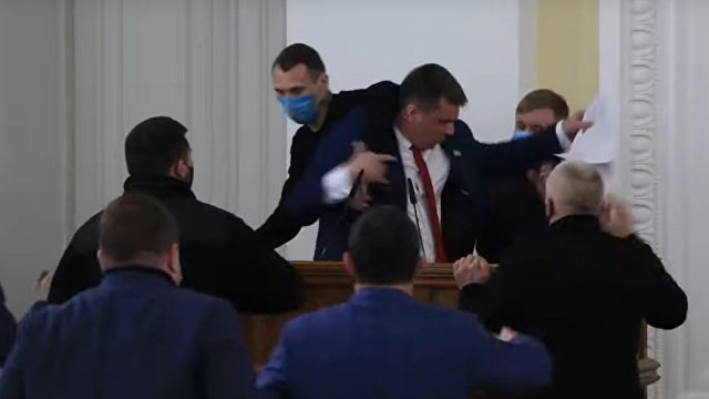 Zaxid (Украина): в Харькове депутат от ОПЗЖ назвал Майдан «госпереворотом», его выгнали с трибуны