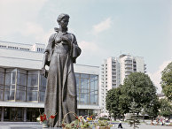 Памятник Лесе Украинке Памятник Лесе Украинке