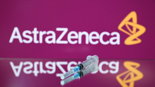 The Telegraph (Великобритания): Франция «может присоединиться» к Италии и блокировать экспорт вакцины компании «АстраЗенека»