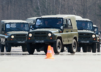 Военные водители на автомобилях УАЗ Военные водители на автомобилях УАЗ