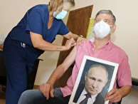 Мэр аргентинского города Роке Перес Х. К. Гаспарини вакцинировался от коронавируса с портретом В. Путина в руках Мэр аргентинского города Роке Перес Х. К. Гаспарини вакцинировался от коронавируса с портретом В. Путина в руках