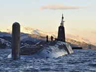 Атомная подводная лодка HMS Vanguard у военно-морской базы Клайд, Шотландия Атомная подводная лодка HMS Vanguard у военно-морской базы Клайд, Шотландия