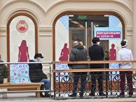 Очередь в пункт вакцинации от коронавируса в ГУМе Очередь в пункт вакцинации от коронавируса в ГУМе