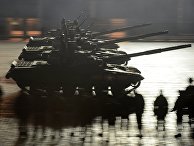 Танки Т-90А во время репетиции военного парада в Москве Танки Т-90А во время репетиции военного парада в Москве