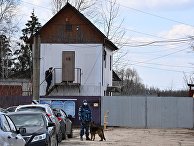 Сотрудники правоохранительных органов у исправительной колонии No 2 в городе Покрове Владимирской области Сотрудники правоохранительных органов у исправительной колонии No 2 в городе Покрове Владимирской области