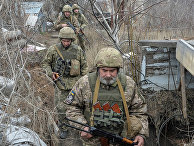 Украинские военные на линии разграничения между ДНР и Украиной Украинские военные на линии разграничения между ДНР и Украиной