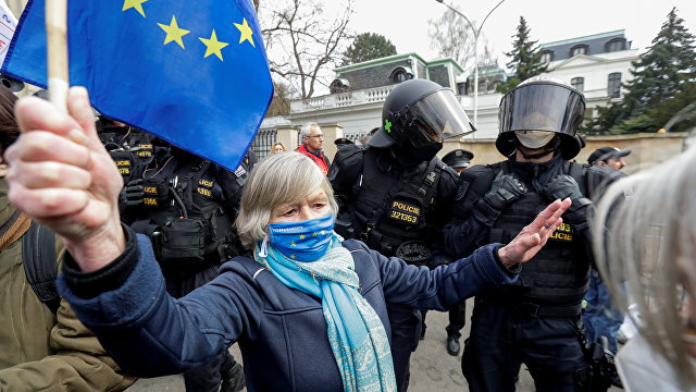 Иск, деньги, извинения. Государство может проявлять в отношении России большую настойчивость. События в Врбетице акт агрессии, говорит эксперт (iRo