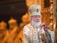 Патриарх Московский и всея Руси Кирилл во время богослужения Патриарх Московский и всея Руси Кирилл во время богослужения