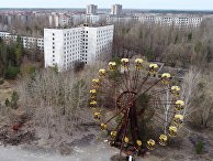 Вид на заброшенную Припять рядом с Чернобыльской АЭС Вид на заброшенную Припять рядом с Чернобыльской АЭС