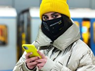Девушка на станции Московского метрополитена Девушка на станции Московского метрополитена