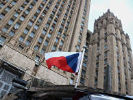 Флаг на автомобиле посла Чехии Флаг на автомобиле посла Чехии