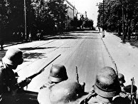 Немецкие солдаты в Киеве во время нацистской оккупации. 21 сентября 1941 года Немецкие солдаты в Киеве во время нацистской оккупации. 21 сентября 1941 года