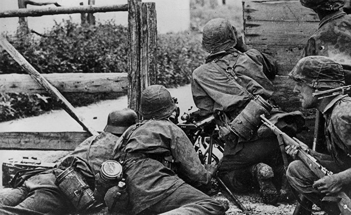 Немецкие солдаты на позициях в Киеве. 1941 год