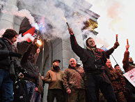 Участники антироссийской акции радикалов в Киеве Участники антироссийской акции радикалов в Киеве