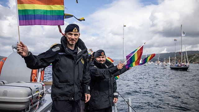 NRK (Норвегия): норвежский флот принял участие в гей-параде