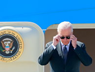 Президент США Джо Байден в аэропорту в Женеве, Швейцария Президент США Джо Байден в аэропорту в Женеве, Швейцария