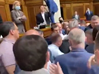 Депутаты Рады устроили драку во время заседания Депутаты Рады устроили драку во время заседания