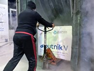 Разгрузка партии российской вакцины от коронавируса "Спутник V" Разгрузка партии российской вакцины от коронавируса "Спутник V"