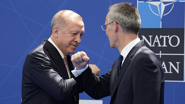 Hürriyet (Турция): красная тревога и армрестлинг