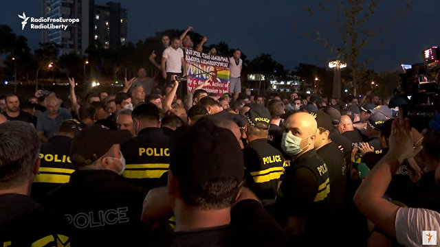 Civil (Грузия): параллельно мероприятию Тбилиси Прайда были задержаны 23 участника контракции