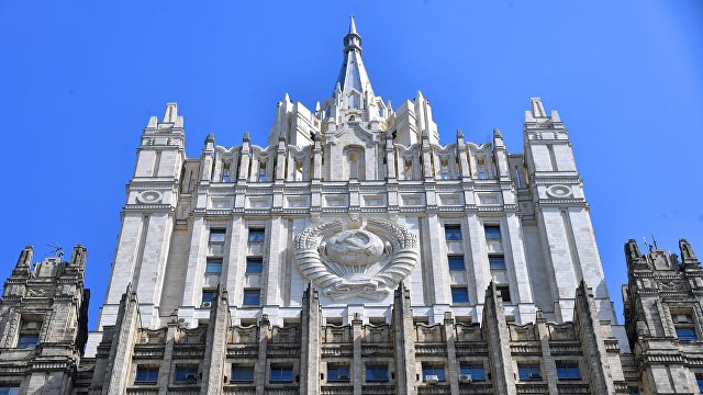 Yle (Финляндия): когда с потолка загадочным образом отвалились панели, я сразу же подумал на проделки службы безопасности