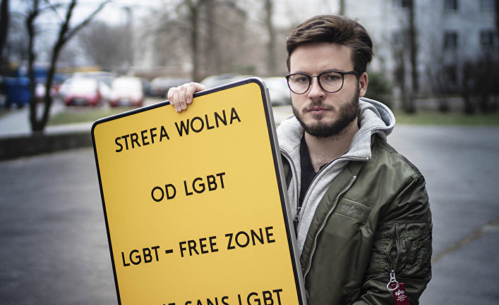 ЛГБТ-активист выступает против резолюций против ЛГБТ в Варшаве