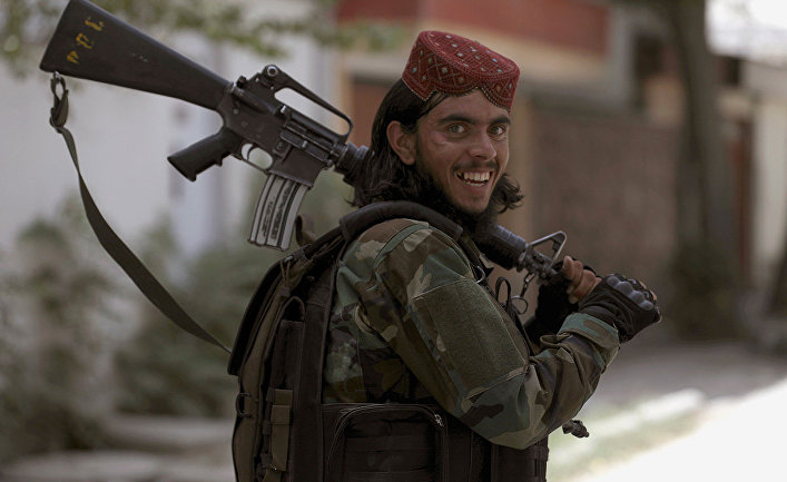 Боевик "Талибана"* в Кабуле, Афганистан
